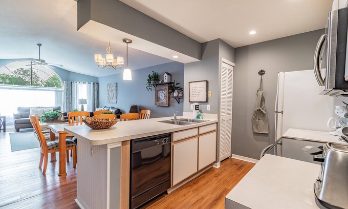 West Kissimmee Condo | Near Theme Parks! Fabulous 3 BR Home, Star Wars Children's BR, Pool!