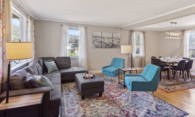 Cayce House | Near USC, Ft. Jackson, Congaree-Modern Cayce Cutie