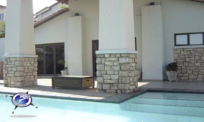 Greater Johannesburg Metropolitan Area Apartment | Neat, cosy & safe 2 bed 2 bath Sunninghill Loft!