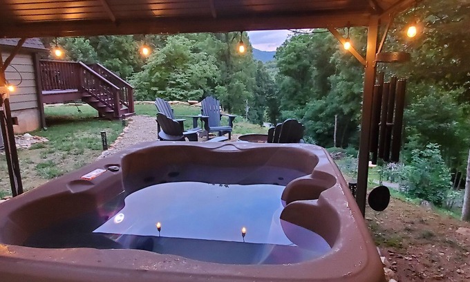 Whittier Cabin | Need a Romantic Getawy? Hot Tub DogFriendly/Close to Hiking, tubing & Casino