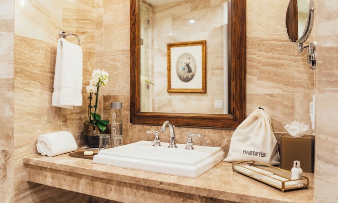 Lower Pacific Heights Hotel | Neighbourgood Sutter Mansion