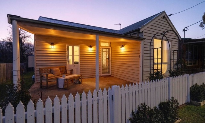 Braidwood House | Nelly's Cottage Braidwood - cosy cottage in a picture perfect country setting