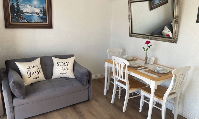 East Whittier House | Nena's Home Adventure!nGuesthouse in Whittier. California
