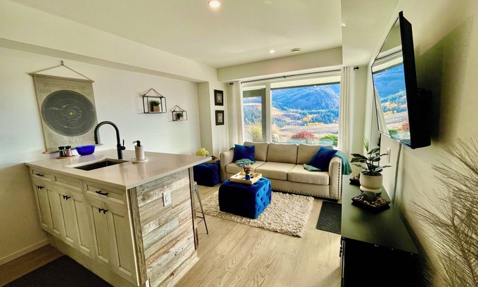 Black Mountain House | nEnjoy Stunning Views of Golf Course & Trails at Your Door Step
