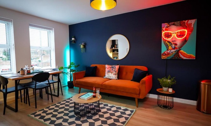 Peterborough Apartment | Neon Road at Park House Peterborough City Centre Apartment