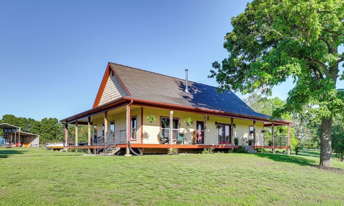 Newton County House | Neosho Home on 90 Acres w/Private Pool & Fire Pit