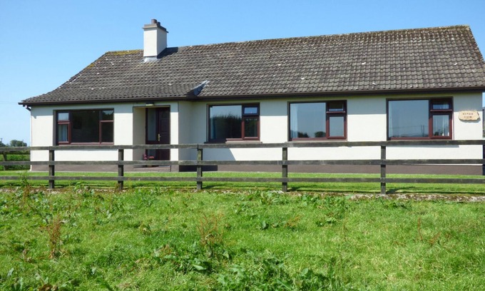 Bofeenaun House | NEPHIN VIEW, pet friendly, with a garden in Ballina, County Mayo