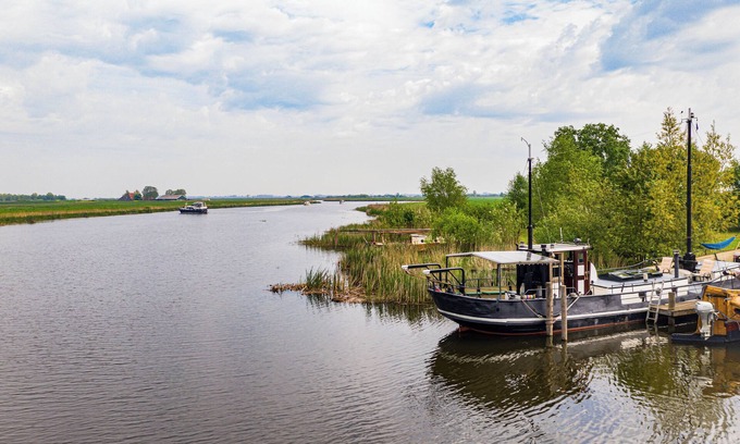 Boornzwaag Boat Rental | Nescio - Unique overnight stay on the water