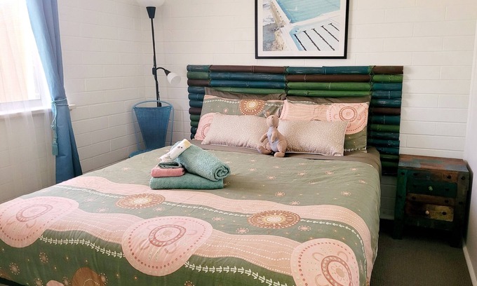 Brownlow Ki Apartment | Nestled behind the low hanging branches is this cute and cozy one bedroom unit