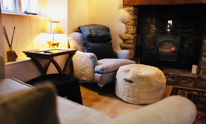 Shipton under Wychwood Cottage | Nestled in the picturesque village of Shipton under Wychwood. Dog friendly