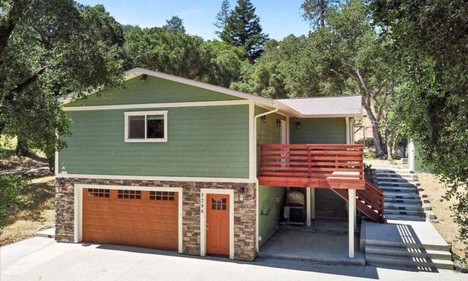 Felton House | Nestled in acres of forest and walkable to town