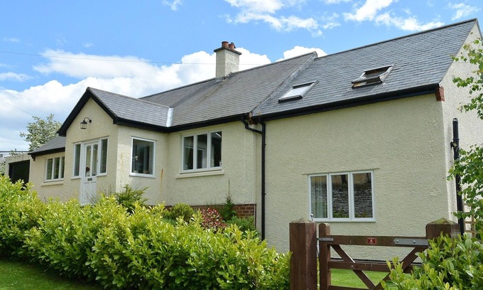 Otterburn House | Nestled In Northumbrian Village Of Otterburn w/Sun Lounge To Patio & Garden