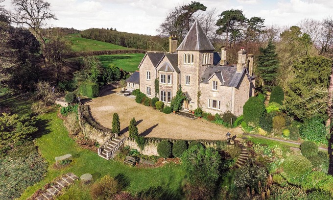 Axbridge Cottage | Nestled in the glorious Somerset countryside with views of the Mendips.