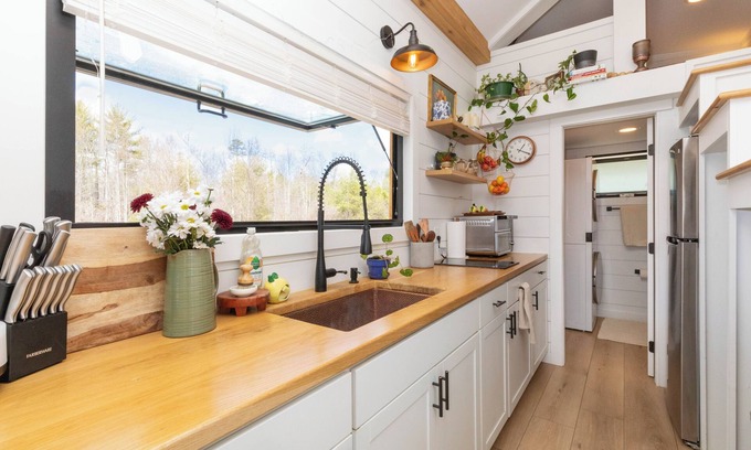 Alexander House | Nestled in the mountains, this cozy tiny home is 15 minutes to Asheville.