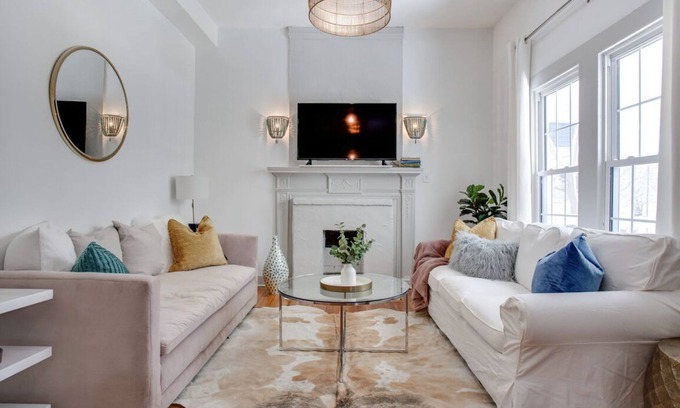 Downtown House | Nestled on New Bern - Oakwood Bungalow in Downtown Raleigh
