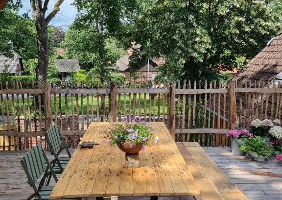 Lachendorf Apartment | NEU! Alte Schule Jarnsen Oberstübchen mit Balkon