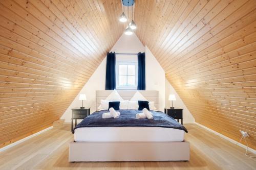Bad Saeckingen Apartment | NEU Deluxe Suite Münsterblick, Maisonette, Kingsize Bett, Küche, Netflix, Aussicht, E-Kamin