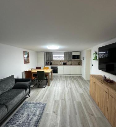 Loehne House | NEU renoviertes Apartment 3 Zimmer 4 Boxspringbetten moderne Küche und vieles mehr