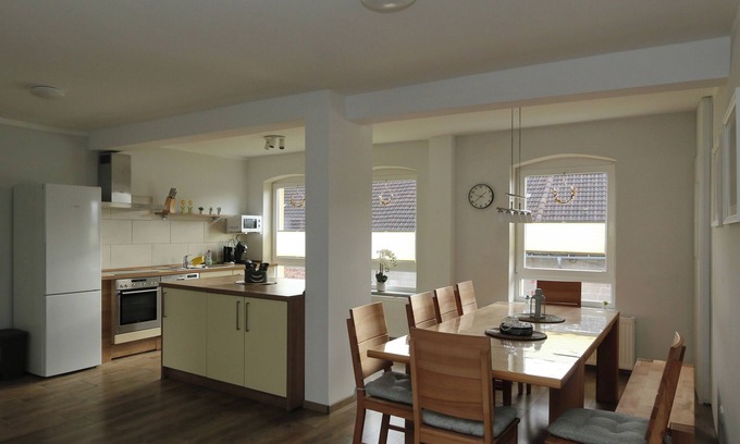 Waldeck Apartment | Neu Saniert: Ferienwohnung OG im Ferienhaus Waldecker Auszeit in Ruhiger Lage