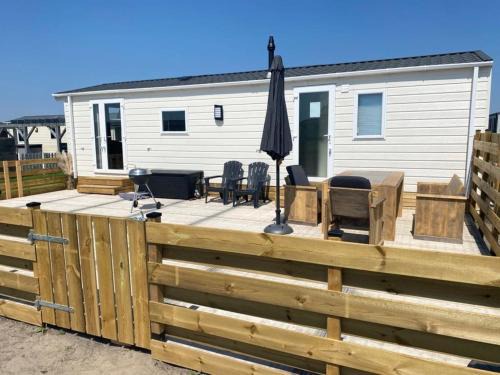 Westerland House | Neues Ferienhaus Chalet Nr73 zweite Reihe direkt am Wattenmeer, komplett eingezäunt