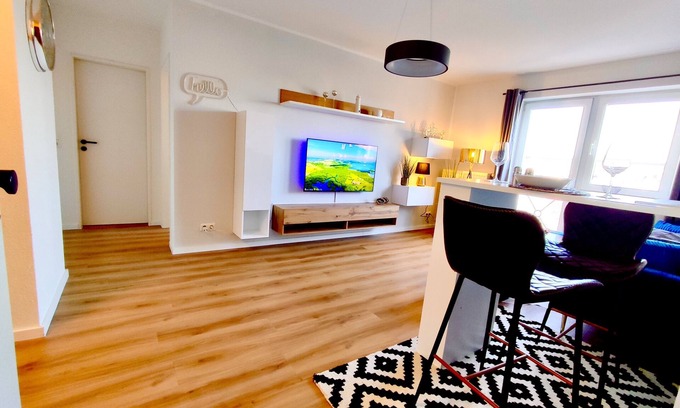 Magdeburg Apartment | Neuwertige Wohnung in Top Lage Incl. Parkplatz, Fahrstuhl, 2 Zimmer+küche+bad