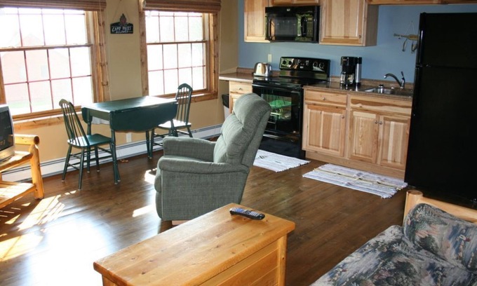Bemidji Cabin | New 1 bedroom lake cabin with FREE resort amenities