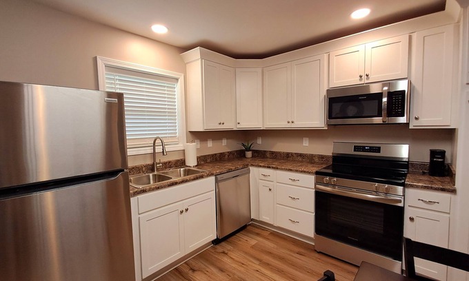 Manchester Apartment | New 2-bedroom apartment in the heart of Manchester close to I-24.