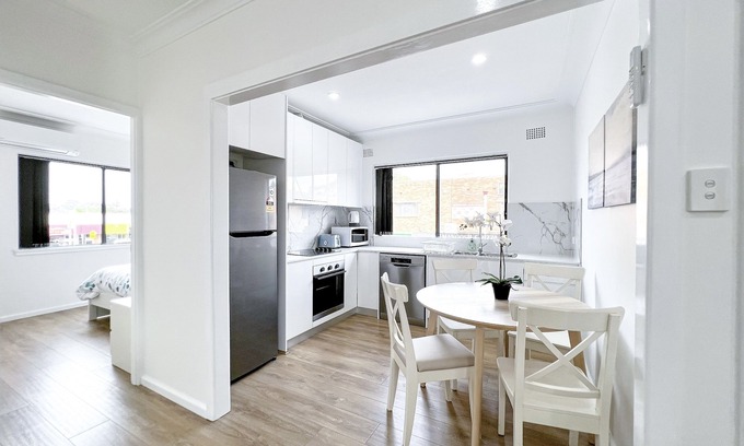 Ingleburn Apartment | ⭐️⭐️⭐️⭐️⭐️ New 2 Bedrooms Apartment in Ingleburn