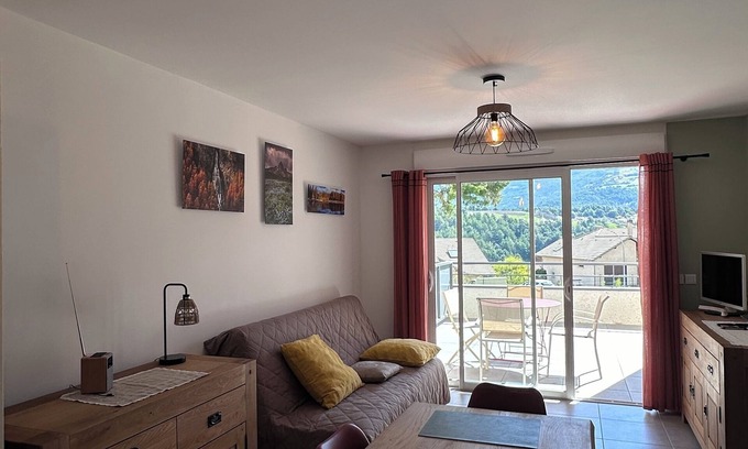 Embrun Apartment | NEW 2 person apartment Embrun in quiet residence