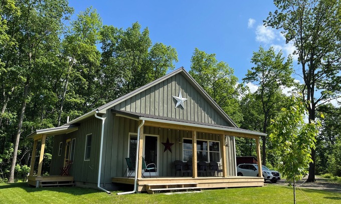 Town of Jerusalem Cottage | New 2024 Firefly Cottage in the heart of the FingerLakes. Amazing Vineyard views