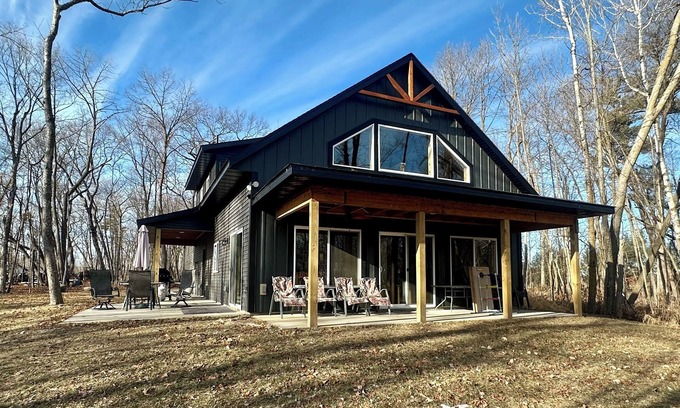 Hillman Cabin | New 3 bedroom 2bath cabin on Sullivan lake
