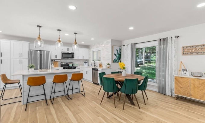 Lapeer House | NEW 4 Bedroom 4 Bath Waterfront Home Sleeps 14!