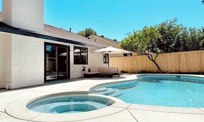 South Natomas House | New 4-Bedroom House with Pool, Jacuzzi-Prime Location Near Downtown and Airport!