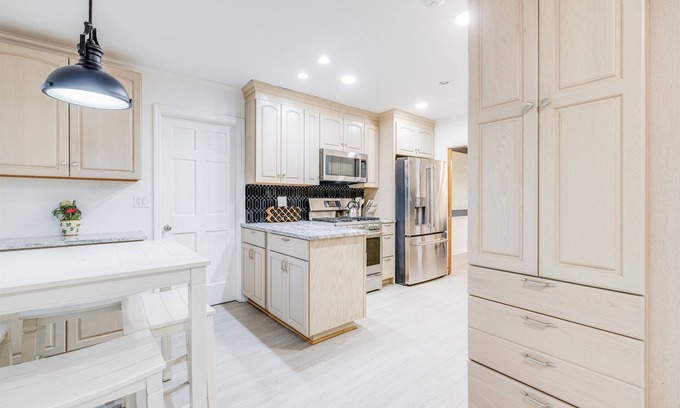 Charleston House | NEW* 4 Bedroom Retreat in North Charleston