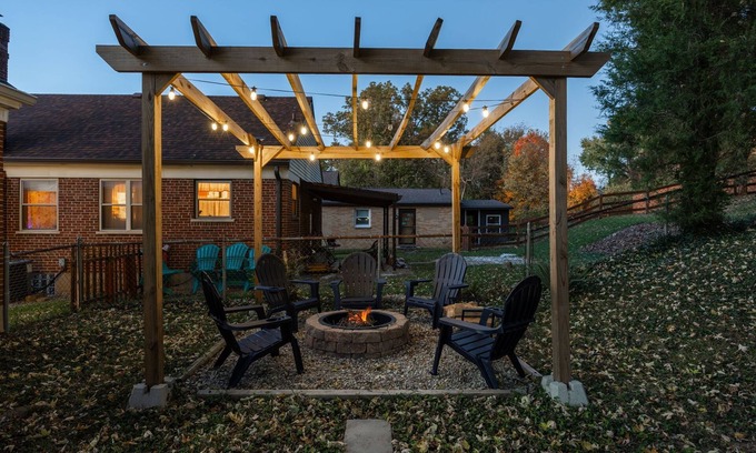 Golf Manor House | New 4bed, Fire Pit, Deck, Coffee Bar