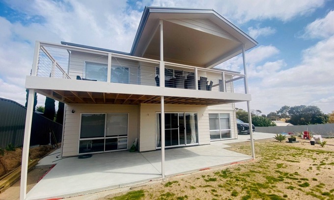 Alexandrina House | New 4BR house in Clayton Bay