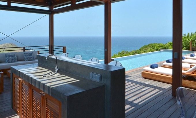 Devet Villa | New 5 BDRM Villa w Exceptional Views