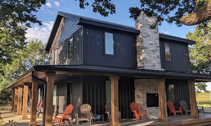 Salina House | New 5- Star Large, Private House, With No Neighbors