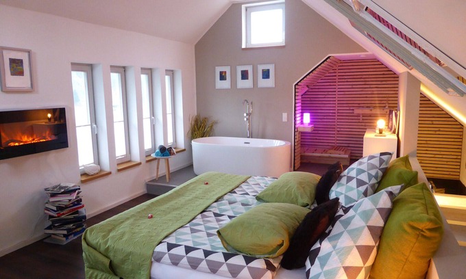 Siedlinghausen Apartment | New 84sqm vacation apartment with wellness shower and sauna