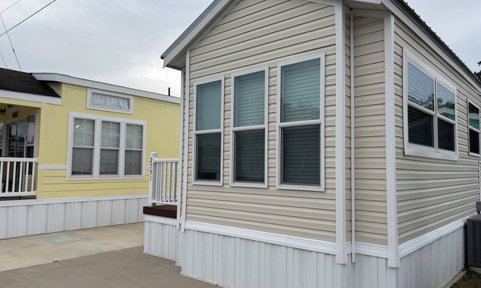 Mill Run Resort | New and Amazing Tiny House in Kissimmee, FL only 20 minutes to Disney/Universal