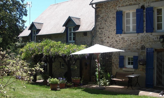 Saint-Priest-la-Plaine Apartment | New apartment in country house with terrace and garden
