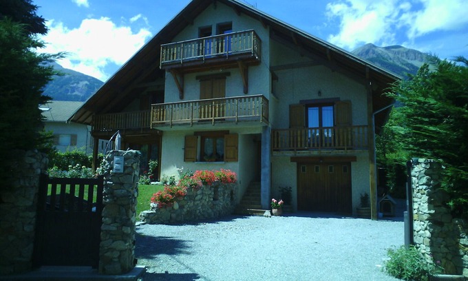 Chateauroux-les-Alpes Apartment | New apartment in Chalet, in the heart of the Parc des Ecrins,