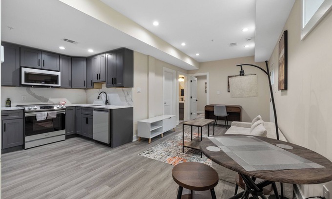 Northwest Apartment | New Apartment 2BR near public transportation