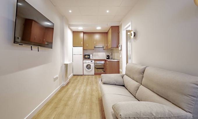 Rejas Apartment | New Apartment Madrid Feria 103