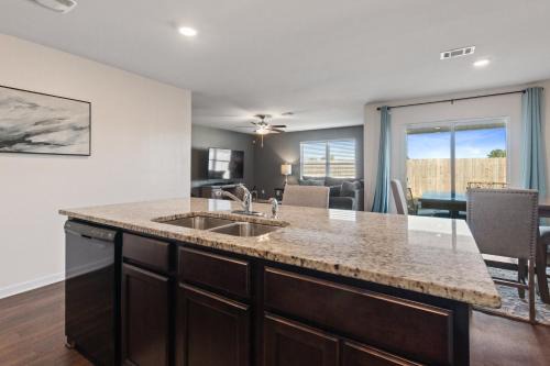Tuscaloosa House | New Bama Retreat Sleeps 8