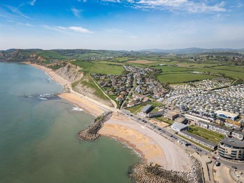 West Bay Apartment | NEW Beachfront Apartment slps 4, West Bay, Dorset