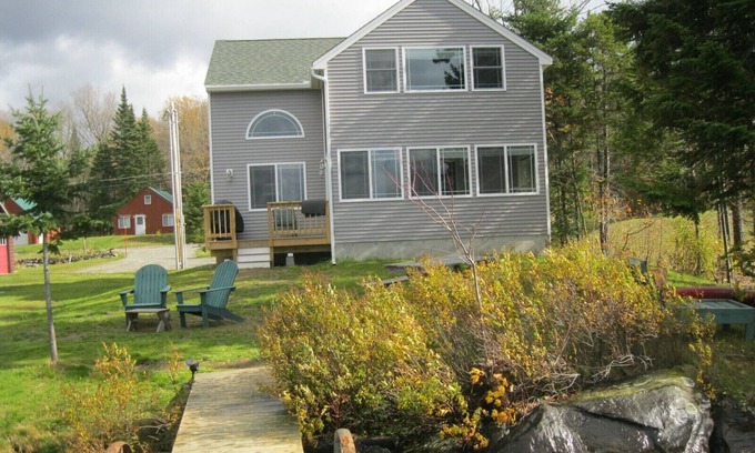 Pittsburg House | New Beam construction house on pristine Back Lake
