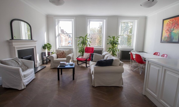 Earl's Court Apartment | NEW! BEAUTIFUL 2 BED 2 BATH APARTMENT IN CHELSEA AND KENSINGTON