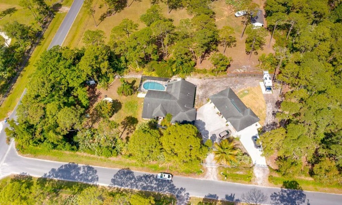 Jupiter Farms Bed & Breakfast | New Beautiful Country Retreat with Luxury Finishes
