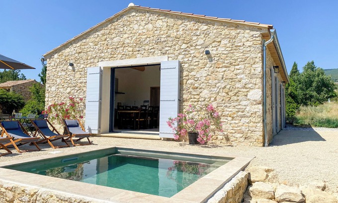 Rustrel Villa | NEW: Beautiful stone house with pool and idyllic view